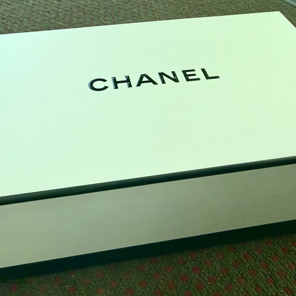 Authentic CHANEL Empty Gift Box 9x5.5x3 Tissue Paper CC Sticker Shredding Set
